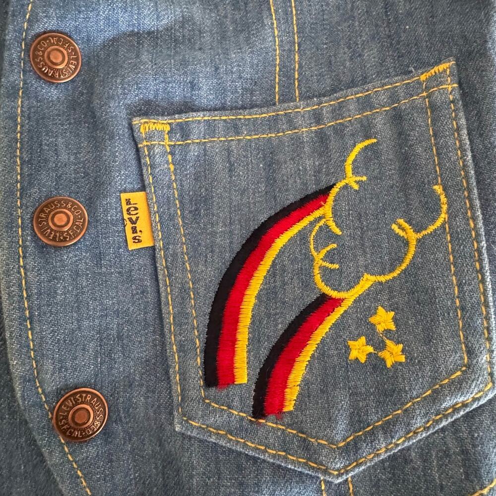 Vintage Levi's Yellow Tab Toddler Kids Rainbow Embroidered Denim Vest Size 4 - Picture 2 of 6